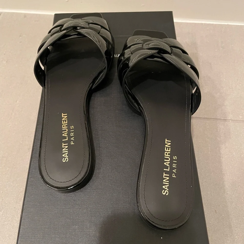 Saint Laurent Tribute Flat Mules in Patent Leather - Picture 5 of 5